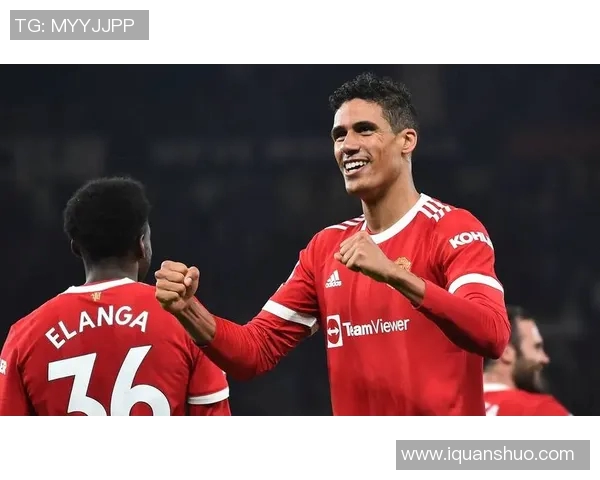 曼联宣布与瓦拉内续约至2025年，球迷热议未来发展方向