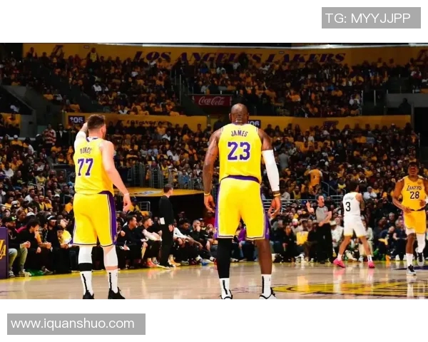 詹姆斯连续15场上双，领衔湖人逆转鹈鹕取胜